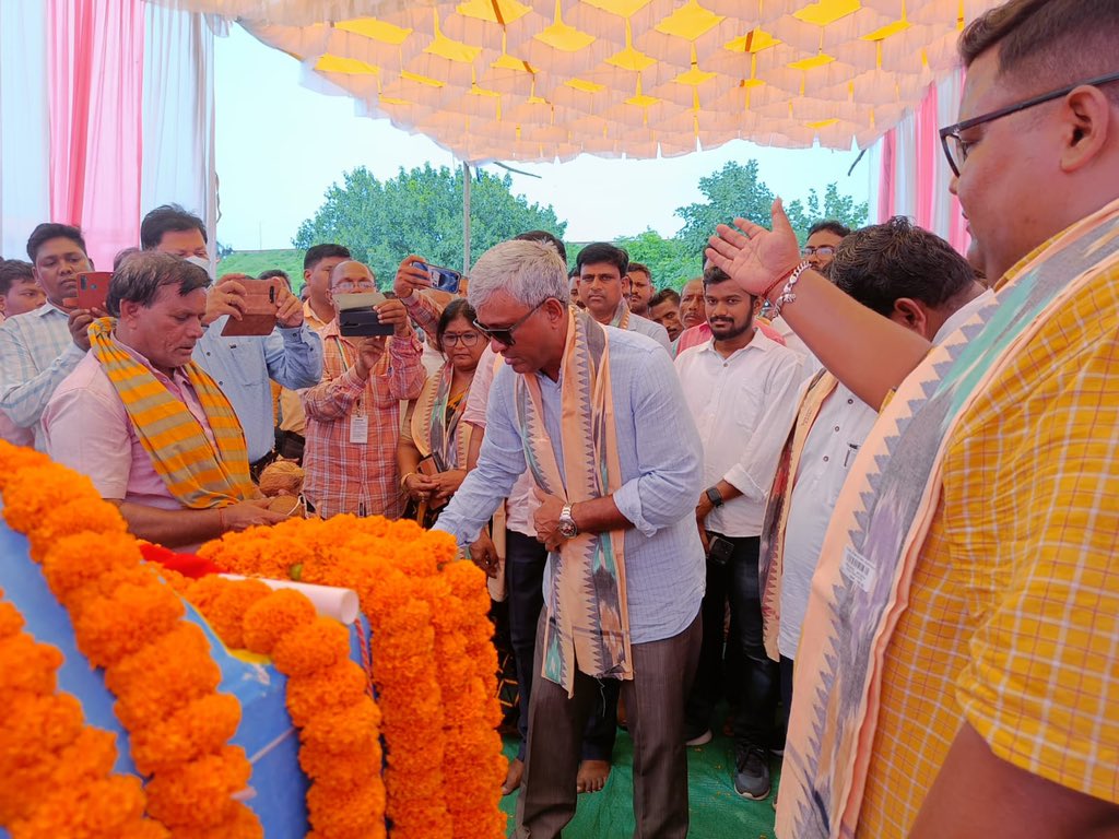 Foundation stone of Park at Manjore Dam site has been laid down by Hon'ble Chairperson of WODC Sj.Asit Tripathy in presence of Hon'ble MLA Athmallik, Collector Angul &amp; other officials.