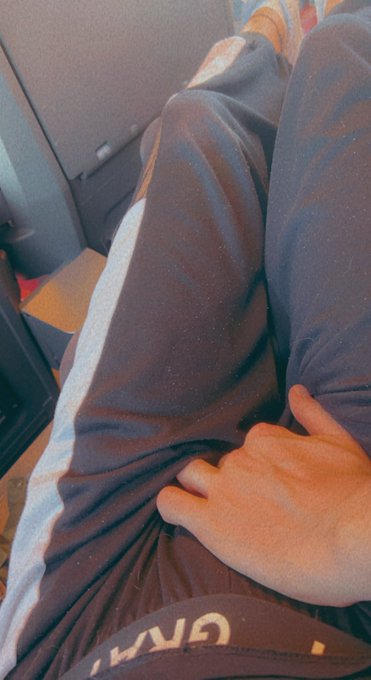 Wurde in die 1. Klasse eingeladen 😏 https://t.co/RUREeVR0dm<a href="/tag/cute"class="tags"><span>#cute</span></a><a href="/tag/titten"class="tags"><span>#titten</span></a><a href="/tag/retweetgame"class="tags"><span>#retweetgame</span></a>