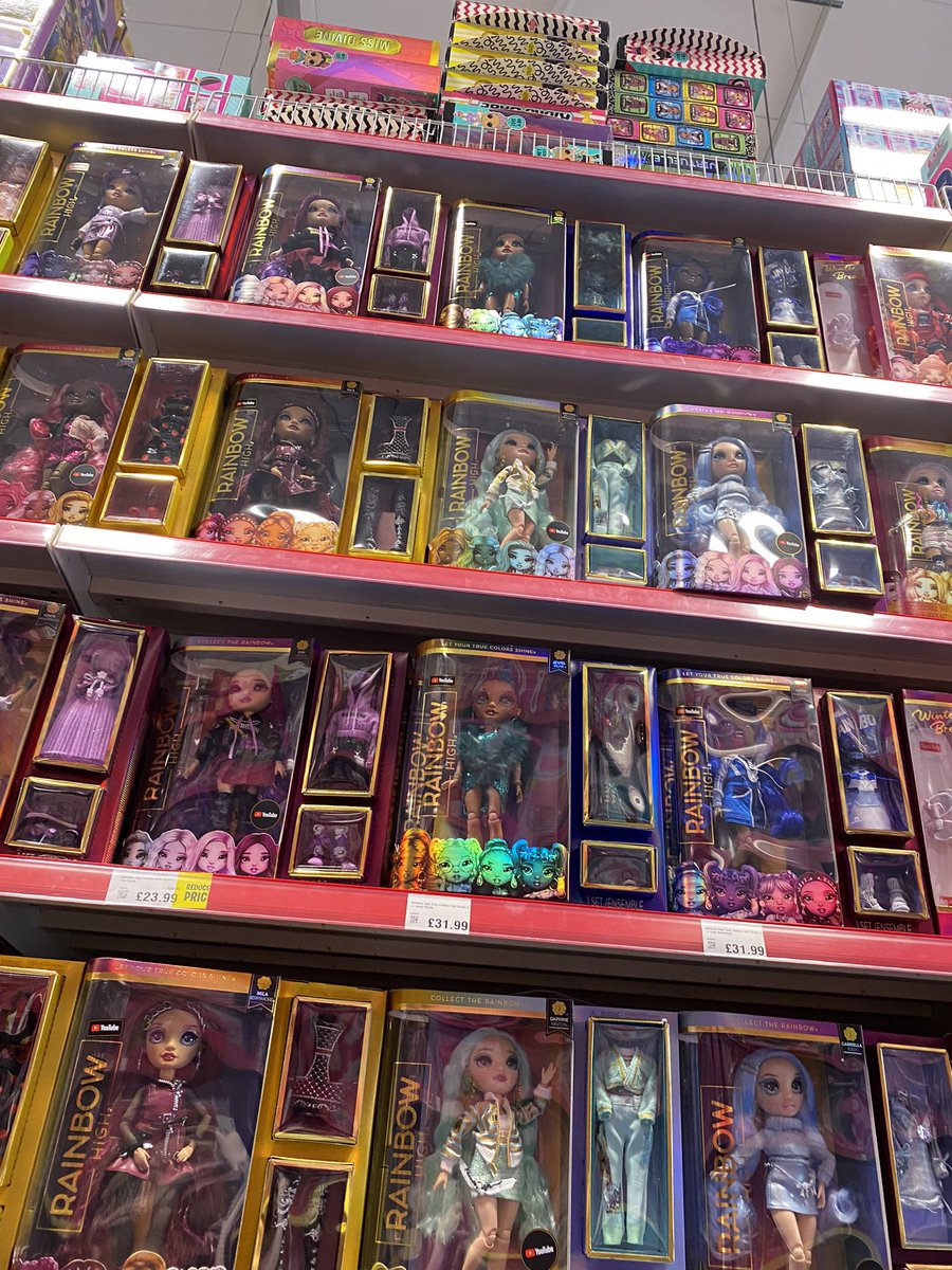 zo_zyra's tweet image. i just love how s3&amp;amp;4 are displayed in a colour theme