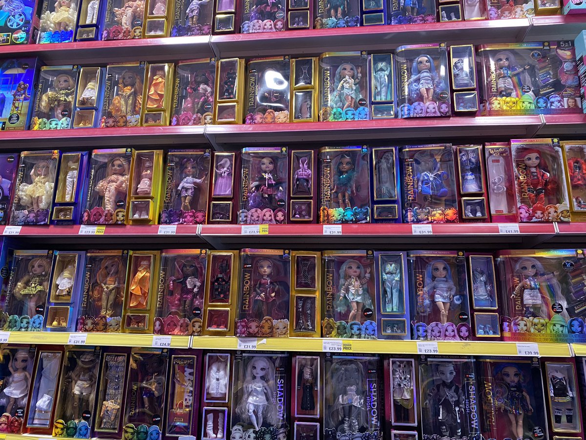 zo_zyra's tweet image. i just love how s3&amp;amp;4 are displayed in a colour theme