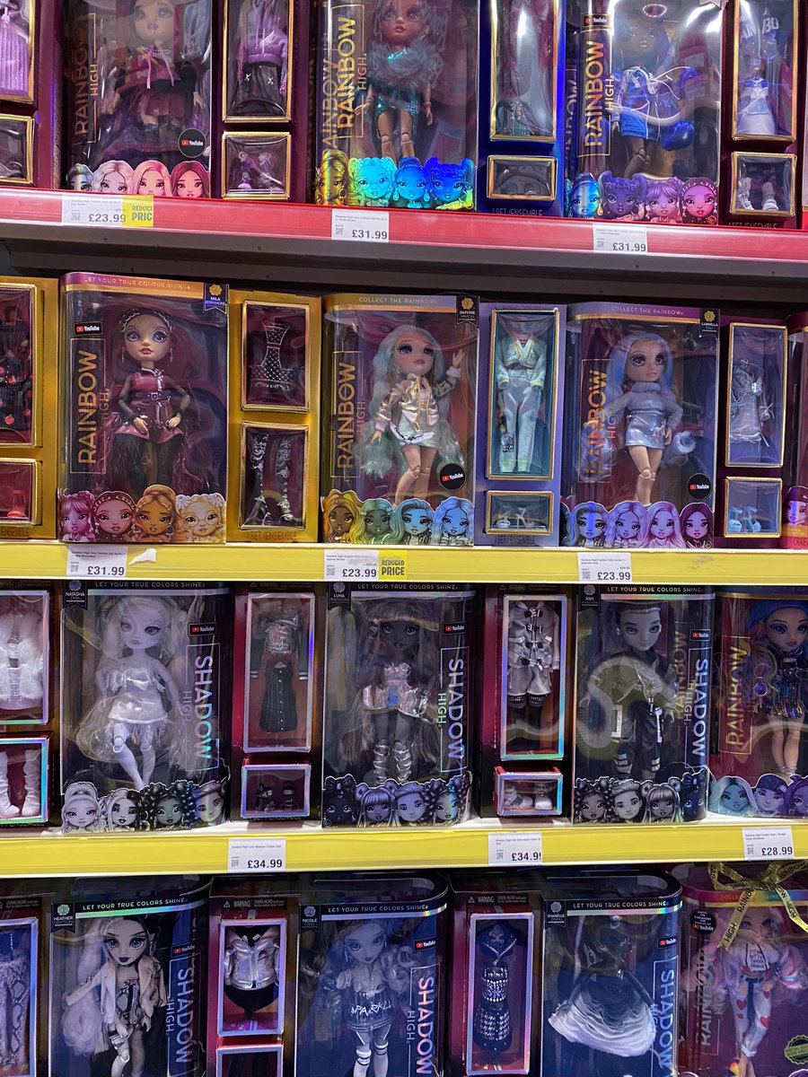 zo_zyra's tweet image. i just love how s3&amp;amp;4 are displayed in a colour theme