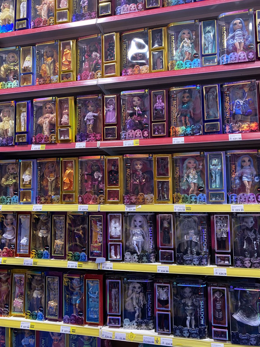 zo_zyra's tweet image. i just love how s3&amp;amp;4 are displayed in a colour theme