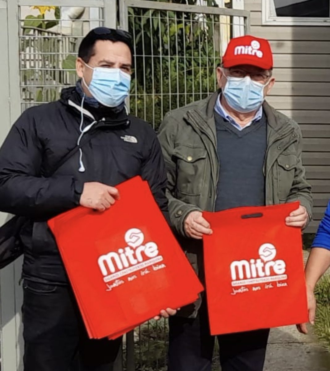 KonHoci's tweet photo. Denis segura reclamando porque como medio imparcial no lo pesca el gobierno… ok  el chiste se cuenta solo #valdiviacl https://t.co/YJbKpmagoP