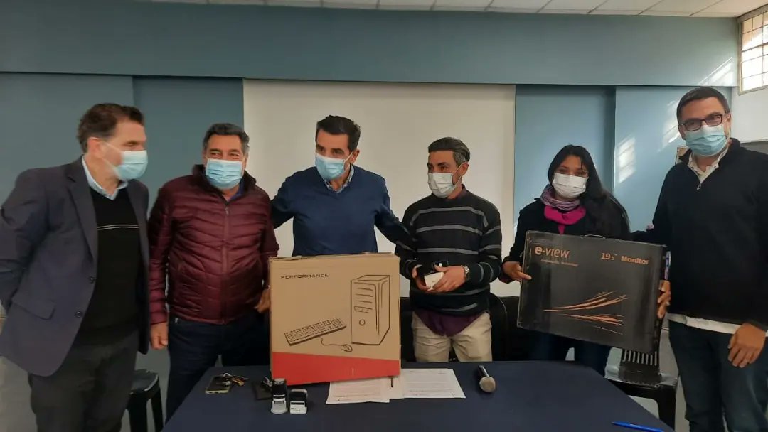 CarlosAPresas's tweet photo. Está mañana visitamos las oficinas de la RAAC de Salsipuedes, junto al Secretario de Prevención y Asistencia de las Adicciones,Darío Gigena Parker, donde se hizo entrega de una nueva computadora que permitirá avanzar en la sistematización de datos para mejorar las prestaciones. https://t.co/yXZGBDOUbW