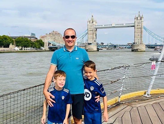 Allleedsarntwe2's tweet photo. Good 5 days down London couldn’t get tickets for final so watched on screens at trafalgar #alaw #aeaw https://t.co/HLg963kIcG