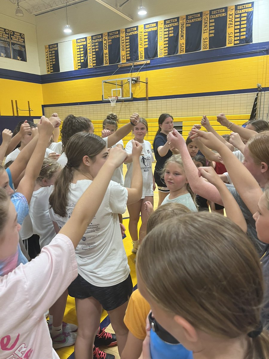 marsbasketball_'s tweet image. Day 1️⃣ of camp is in the books!!