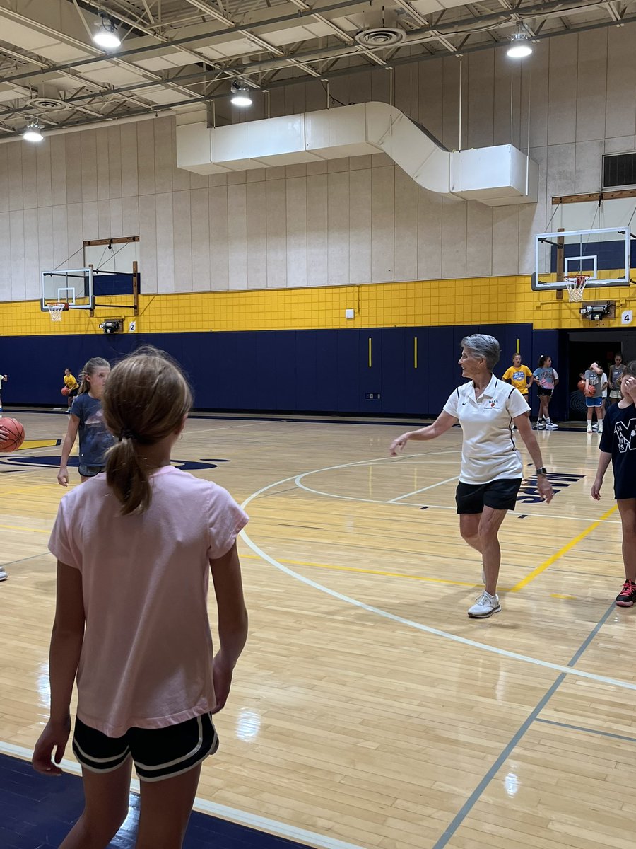 marsbasketball_'s tweet image. Day 1️⃣ of camp is in the books!!