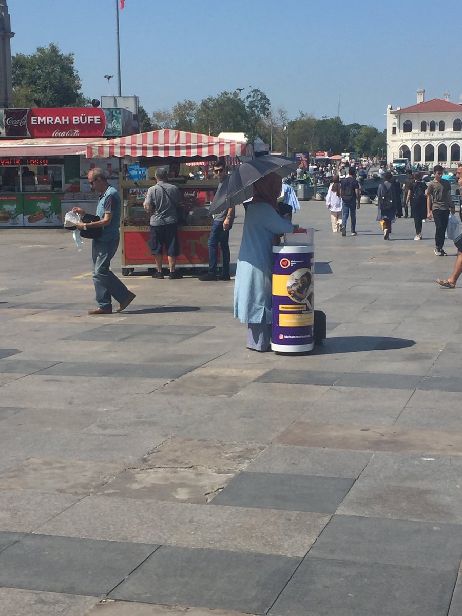 Vicdansız akp. Çocuklarının sağlığı için yalvaran Türk milleti ve bedava muayene olan, ilaç alan Suriyeliler