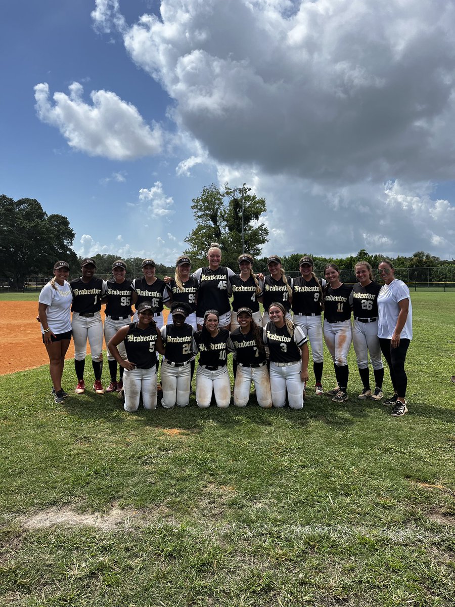 Living my best life doing an activity I love this summer <a href="/FGCLsoftball/">Florida Gulf Coast League</a>. So glad I got the chance to play on and off the clay with the <a href="/BradentonLynx/">Bradenton Lynx</a>. Now I am ready to put in the work <a href="/JAX_Softball/">Jacksonville Softball 🥎</a>