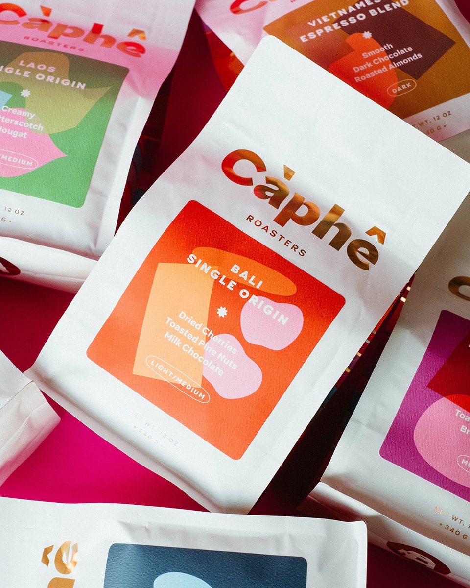 mikesmith187's tweet image. 🔴 NEW WORK 🔴

I wrote up a case study for our @CapheRoasters brand &amp;amp; packaging refresh. It&apos;s got rainbow holographic gold foil, bean roasting dragons, squeeze &amp;amp; sniff valve holes, and the brightest label system out on the shelves.

medium.com/smith-diction/…
