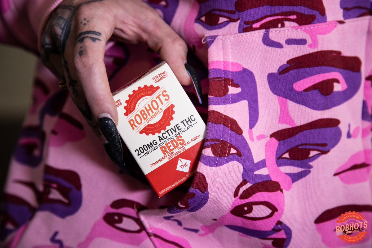 RobhotsEdibles's tweet photo. Keep your Robhots close by to ensure the best day possible ❤️🤖
•
•
•
•
#Robhots #RobhotsGummies #RobhotsEdibles #EatRobhots #Colorado #Missouri #Maryland #Edibles #MMJ #Reds 📸: @ThcSamuel https://t.co/GhaEOZuA0b