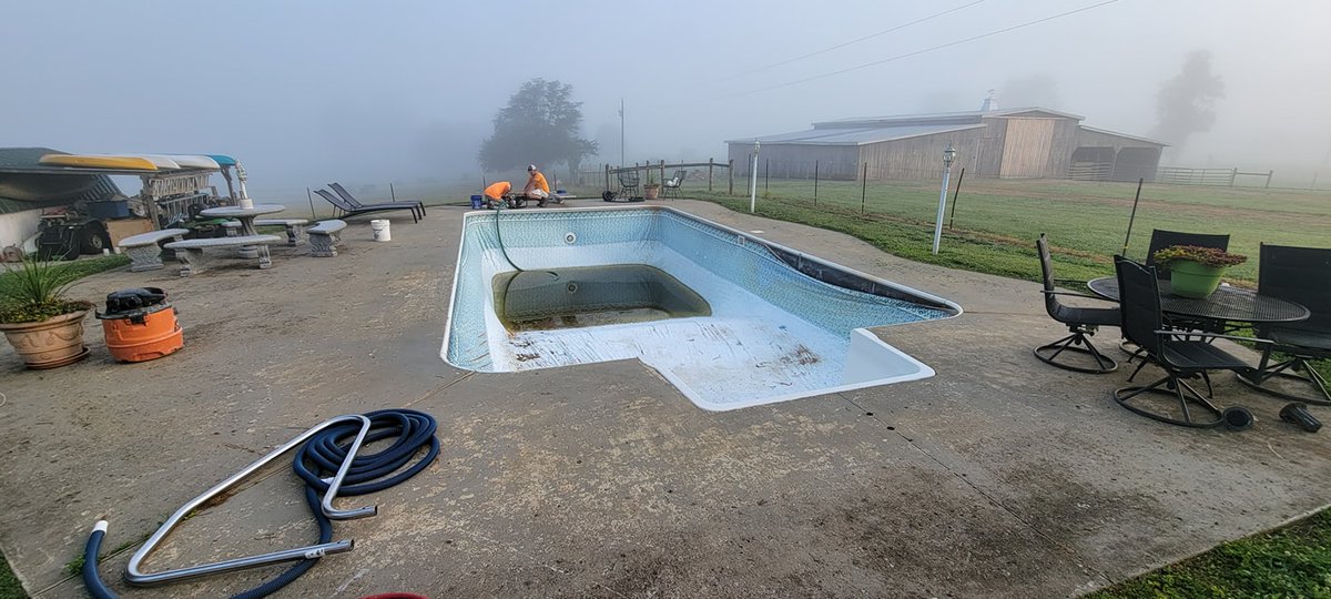 TaraPoolLife's tweet photo. This pool... that view 😍 Gibbs Pools  did a great job on this install. It fits like a glove! Our Lotus liner transformed this backyard! Thank you for sharing!

#taraliners #tarapools #lotus https://t.co/RYD9BTTIJV