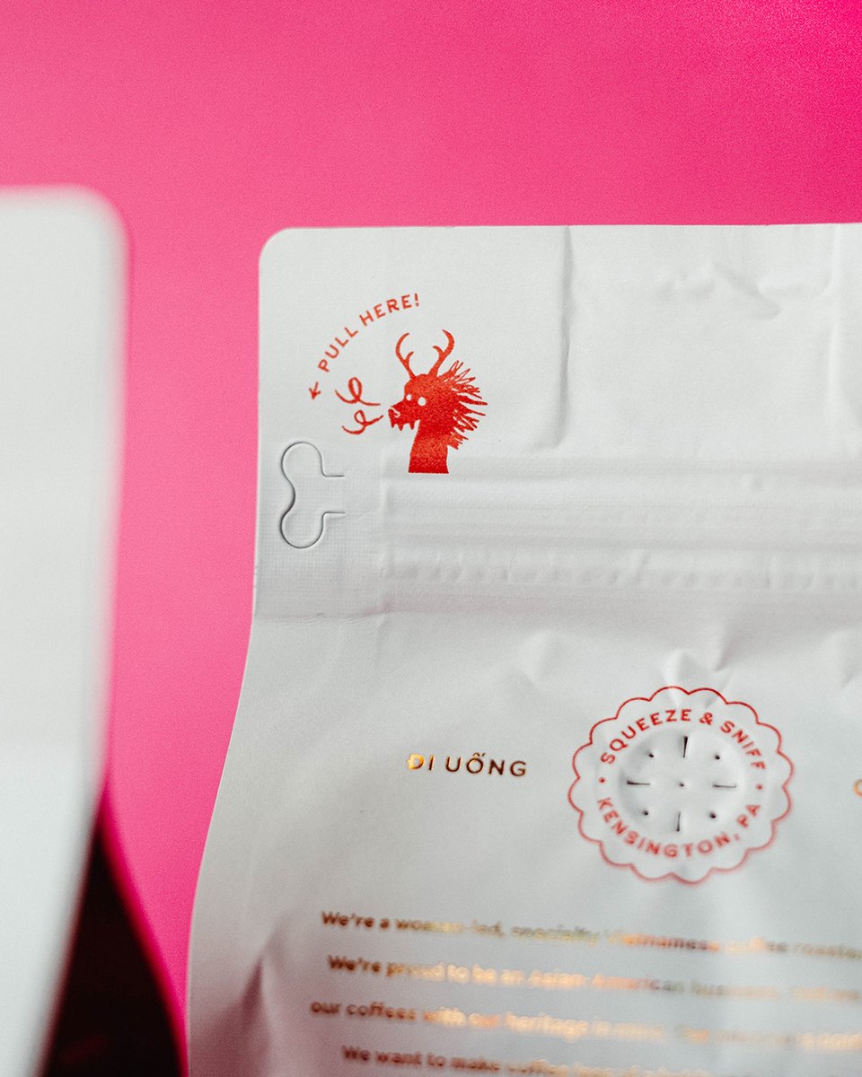 mikesmith187's tweet image. 🔴 NEW WORK 🔴

I wrote up a case study for our @CapheRoasters brand &amp;amp; packaging refresh. It&apos;s got rainbow holographic gold foil, bean roasting dragons, squeeze &amp;amp; sniff valve holes, and the brightest label system out on the shelves.

medium.com/smith-diction/…