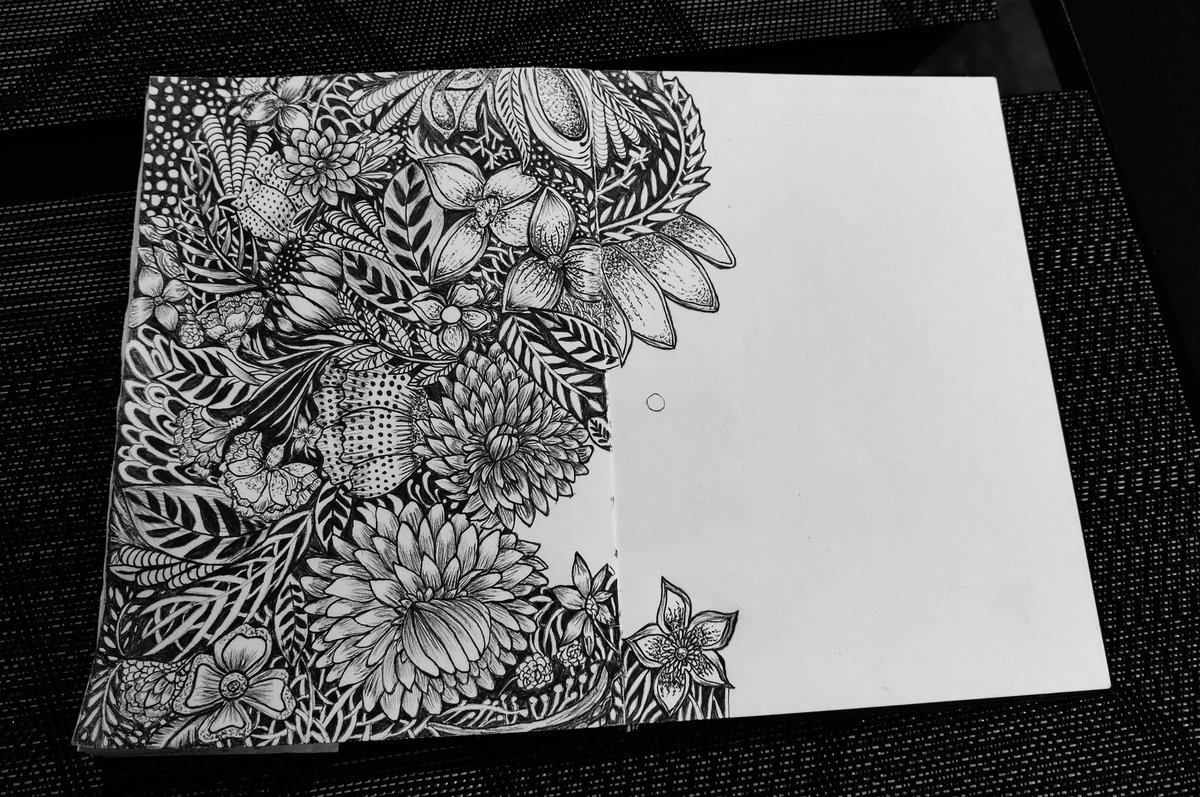ShiharaSerendib's tweet photo. Hard days in Sri Lanka with the crisis, long hours of power cuts are spent with doodling. #artwork #SriLanka #Artist #bepositive #mood https://t.co/xAP2ctPpEX