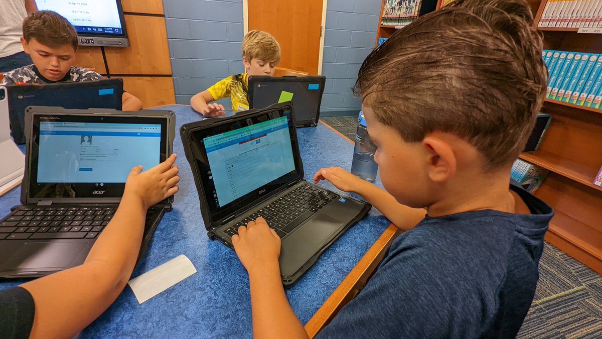 esm_csd's tweet image. Grades 3-6 session has officially begun with @kid_OYO 
@CodeMakeOwn 
@DrJChristie9
@merkramer18
#speedcode