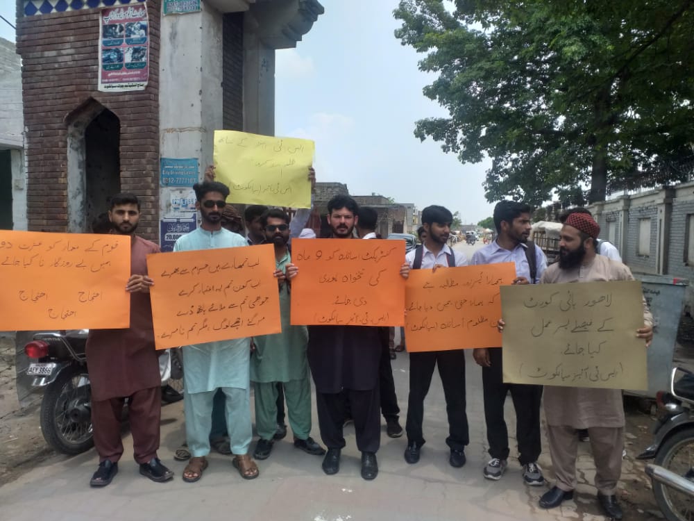 hafizfarooq5591's tweet photo. #STIs_Want_Salary 
@parveezilahi 
@DrMuradPTI 
#STIs_Want_Salary https://t.co/ZBB6lNfGoJ https://t.co/RlYBie4CHR