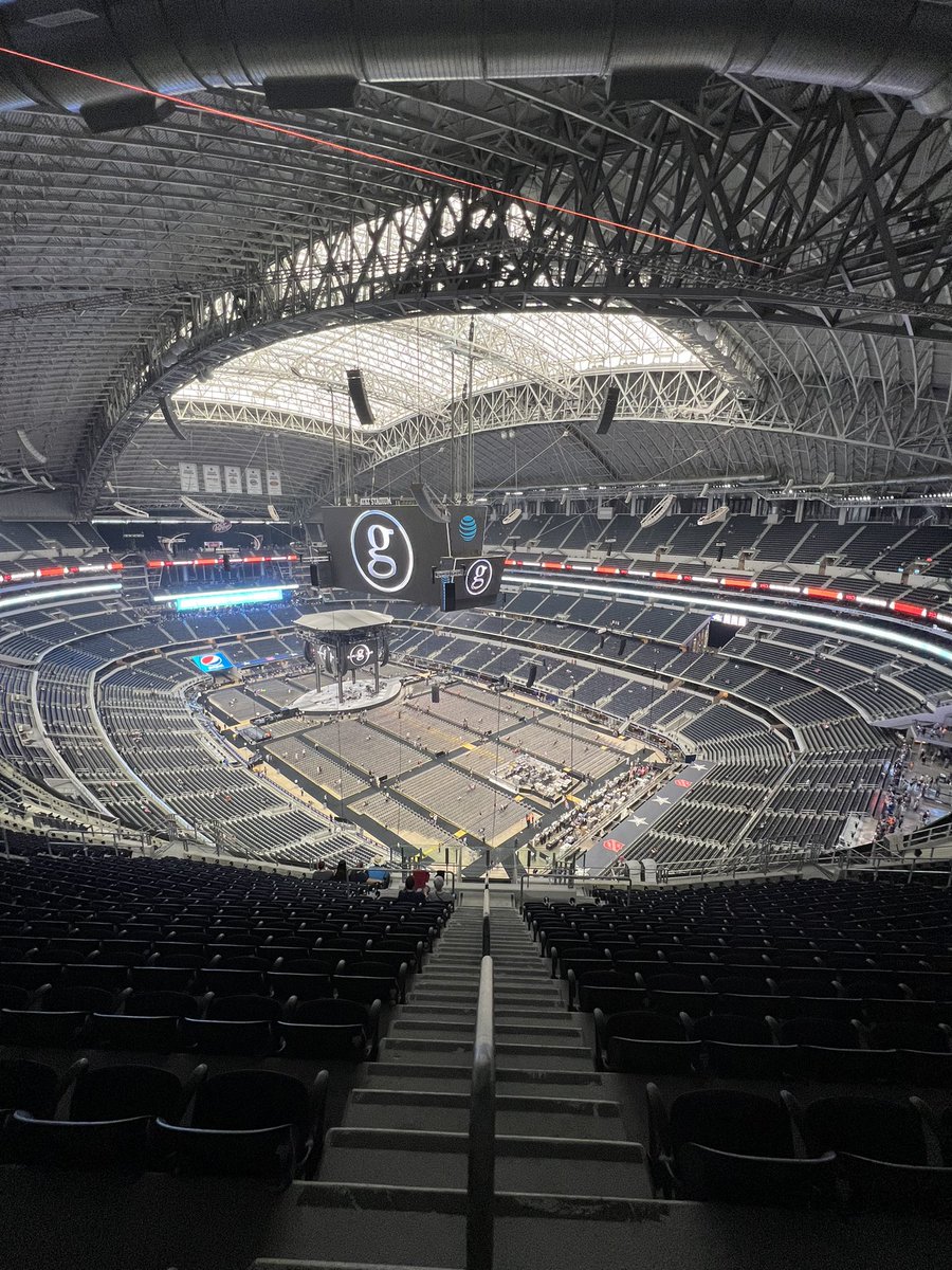 BanditLites's tweet photo. The calm before The Thunder Rolled in Dallas!
Lighting design by David βGigβ Butzler
π·: @nashville_lites
#GigLife #GARTHinDALLAS https://t.co/vyv0N8bOfl