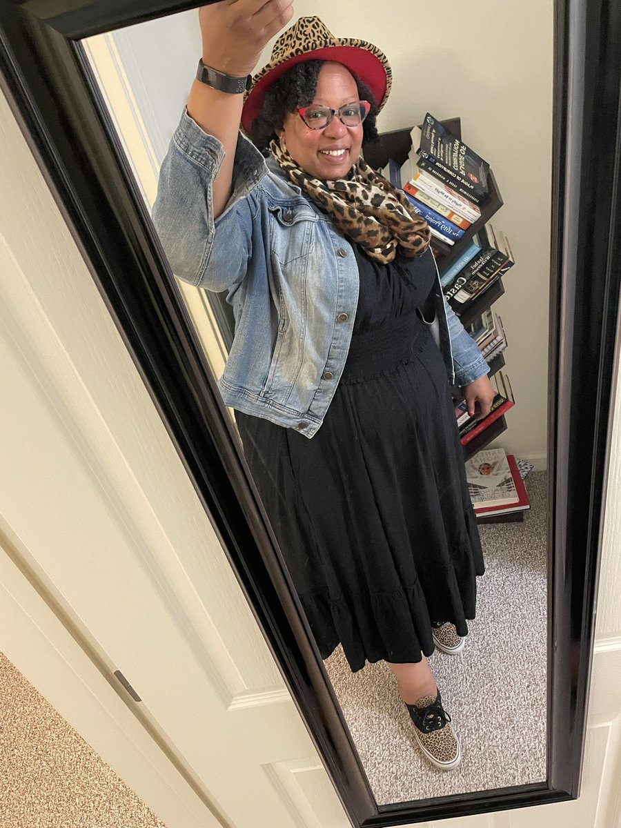 AjayHolmes's tweet photo. Happy first day of RA training @usfca todays theme Animal Day!! Nailed it ๐ (Maggie my cat gave me a little side eye when she saw my outfit ๐) #RATraining #MakingUSFHome https://t.co/ArJlIEuMHq