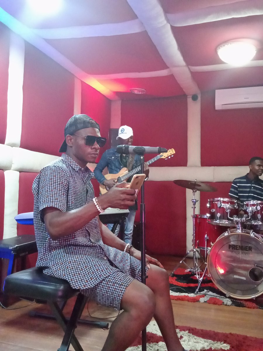 maobi_rex's tweet photo. #what do you value most when you hear a musical sound?
#samrexdrm #drmcompany #differentman drops soon 💪🏻 https://t.co/9Js5Zfexb8