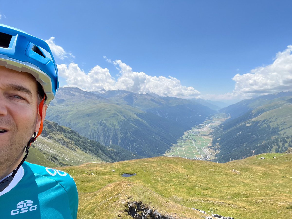 wendelinzuber's tweet photo. Biketourenwoche ab Münster Goms😀✌️🤙🙏
#Furkapass #bidmersee #hungerberg #MOVA #goms #münster #oberwald #ulrichen #bula22 #wallis https://t.co/JUbCceVjhZ