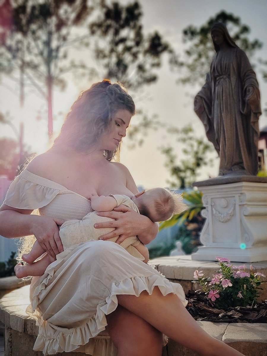 KaitMarieox's tweet photo. Today begins World Breastfeeding Week! Like many moms, breastfeeding didn't come naturally. I came close to quitting but through prayer I looked to the motherhood of Mary for strength &amp; embraced my struggles. She never gave up on Christ, so I knew I couldn't give up on my baby ❤️ https://t.co/ycWwJBgvvw
