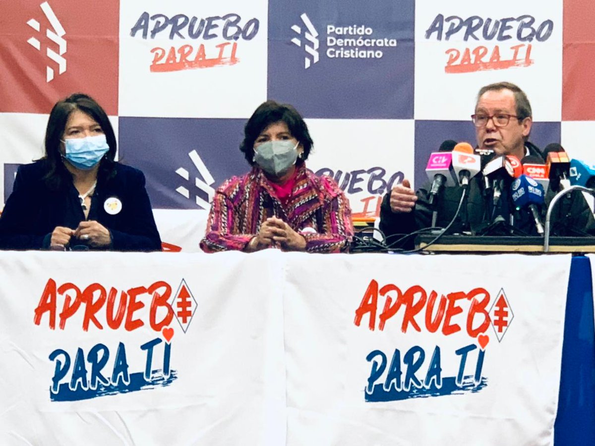 📸 Hoy lanzamos el comando <a href="/PDC_Chile/">Democracia Cristiana</a> que trabajará en la campaña #AprueboParaTi❤️ junto a  dirigentes y dirigentas de base partidaria, dl mundo municipal, parlamentario, sindical y más. 

Está campaña la hacemos entre toda la militancia que es el corazón del partido 
#SomosLaDC