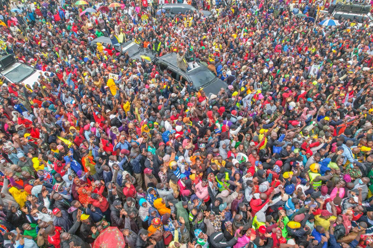 WilliamsRuto's tweet photo. Thank you Kapkures and Soko Mjinga, Nakuru County, we are winning. https://t.co/oVGeAERsbC