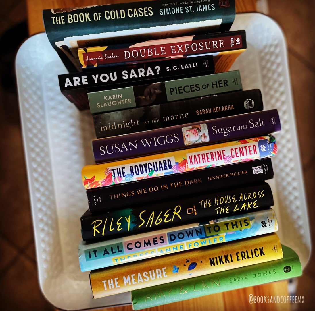 booksncoffeemx's tweet photo. ✨It’s #bookmailmonday and what better way to start the week than with new books!✨
𝗛𝗮𝘃𝗲 𝘆𝗼𝘂 𝗿𝗲𝗰𝗲𝗶𝘃𝗲𝗱 𝗮𝗻𝘆 𝗯𝗼𝗼𝗸 𝗺𝗮𝗶𝗹 𝗿𝗲𝗰𝗲𝗻𝘁𝗹𝘆?
𝗜 𝗵𝗼𝗽𝗲 𝘆𝗼𝘂 𝗵𝗮𝘃𝗲 𝘁𝗵𝗲 𝗯𝗲𝘀𝘁 𝗠𝗼𝗻𝗱𝗮𝘆!
#BookTwitter #booktwt #writerslift #Booksandcoffeemx https://t.co/Bj3RvjsRu5