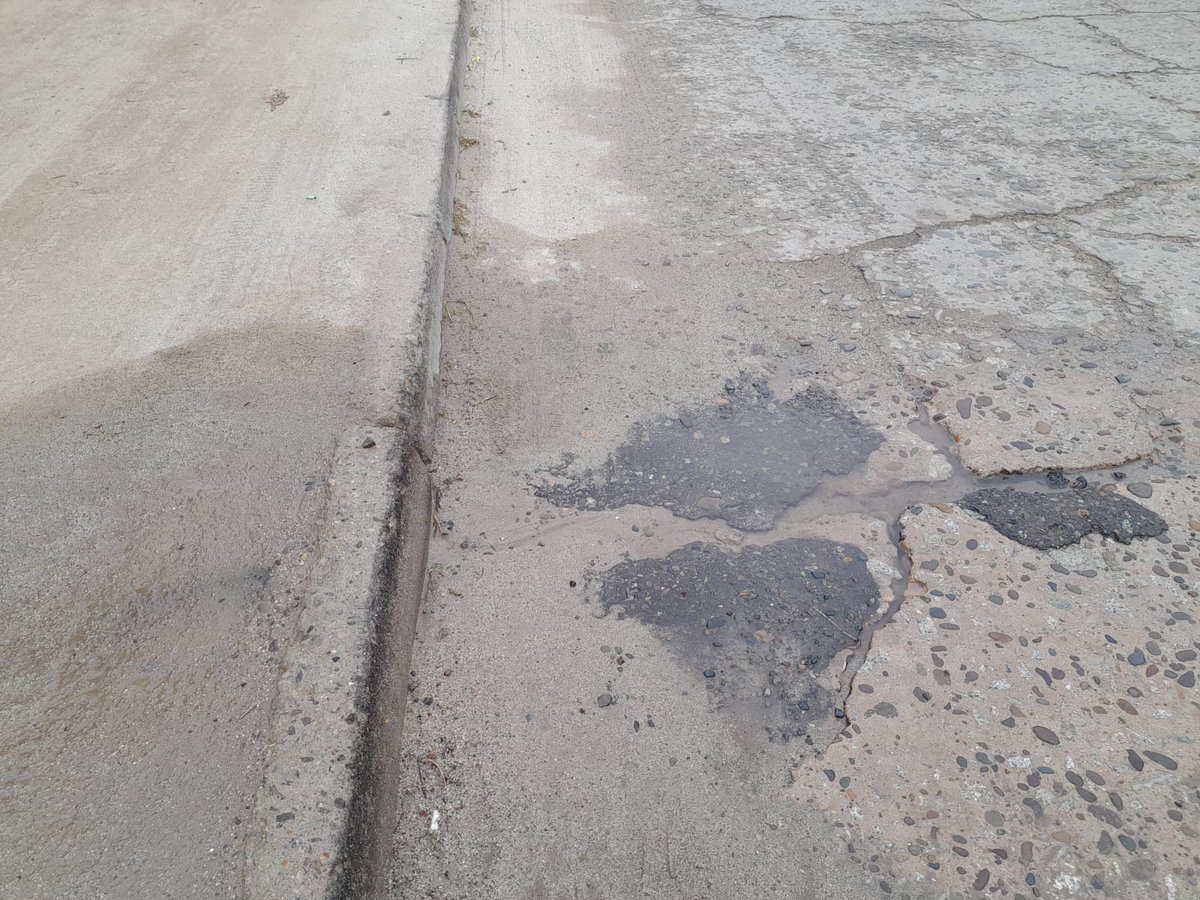 Chamelo56's tweet photo. @esval_chile , señores, informo de matriz rota en Comuna Limache, Avda. P. Romano Sur sin número, al llegar a Calle Santiago Bueras, Plaza La Gruta, adjunto fotos para mayor información https://t.co/NSIOCUDUcM