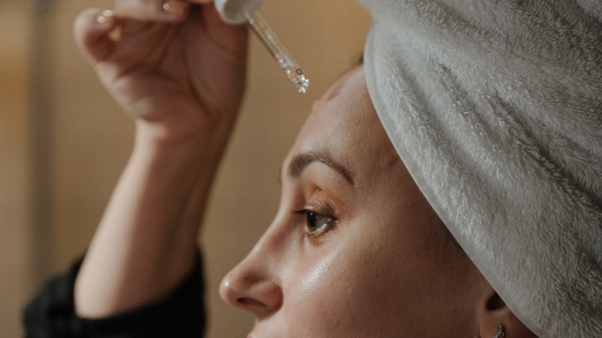 Did you know salicylic acid is one of the most reliable over-the-counter solutions to persistent breakouts? ✨

So, just what exactly is salicylic acid? And which salicylic acid product is right for you?

…fordermatologyandlaserskinsurgery.com/skin-care/ever…