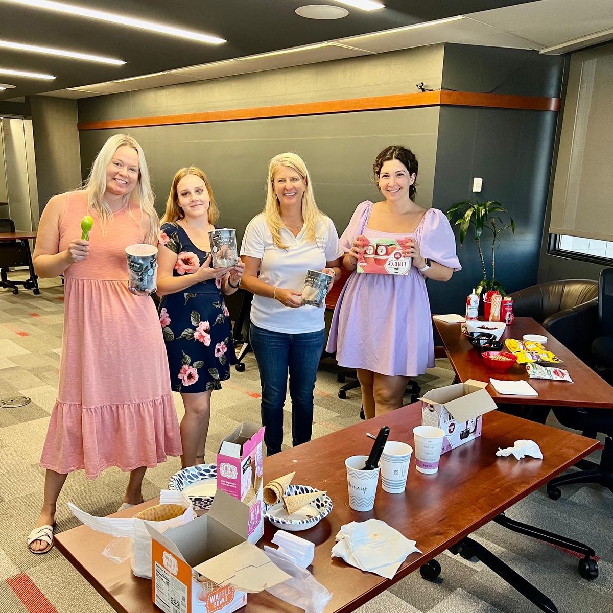Asset_Living's tweet image. Starting our week off to a sweet start!🍦 

Check out these photos of our PHX team's ice cream social.💗

#bestplacestowork #propertymanagment #SweetTeam