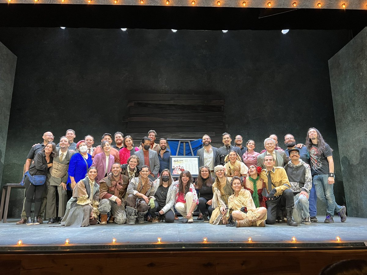 Gracias por tanto talento <a href="/icaroteatro/">Ícaro Teatro</a> #laultima de <a href="/UrinetownMx/">Urinetown México</a> 👏🏿👏🏿👏🏿