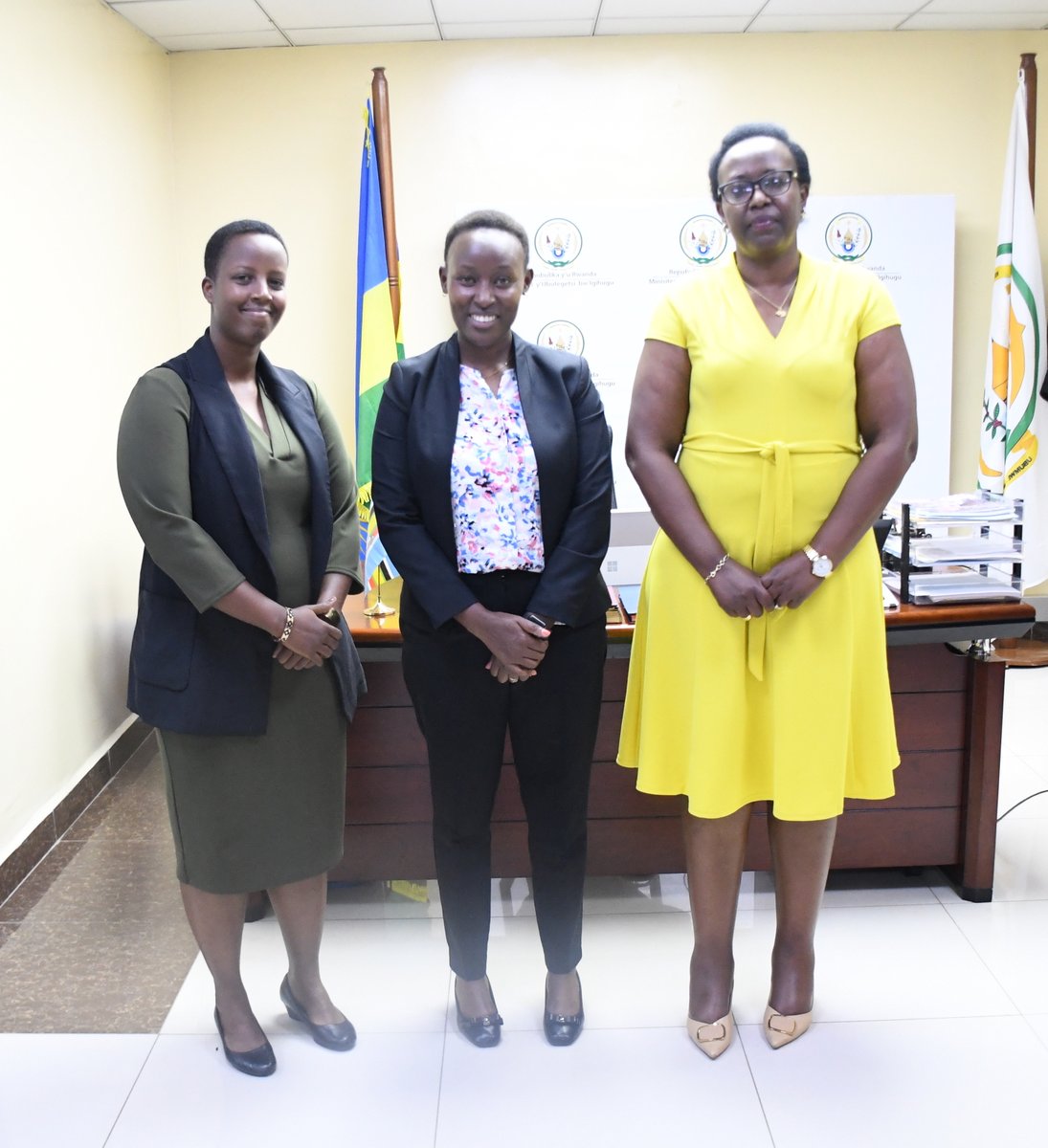 RwandaLocalGov's tweet photo. This afternoon, Mrs. Lydiah Wangechi, regional director of @GiveDirectly accompanied by Ngabire Gloria, the country director paid a courtesy call to the Minister of State @iassumpta.
They exchanged views on "Give Directly" - cash transfer program and a possibility to scale it up. https://t.co/86Fjx1ekKl