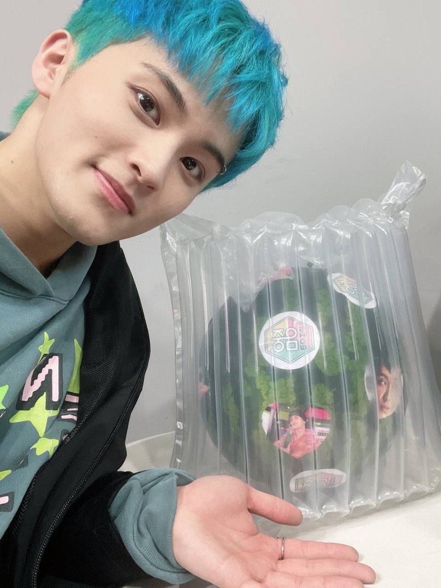 wakeynctzen's tweet photo. @NCTsmtown HBD!! I wish you all the blessings and always remember that you are loved for Markfs. No matter how far we are from you but we together wanna celebrate this special day with you.WE GOT YOU MARK LEE 💚 BEST BOY 
#HAPPYMARKDAY
#reMARKable24years
#영원한차일드_우리마크_생일축하해 https://t.co/6NInn5LQZw