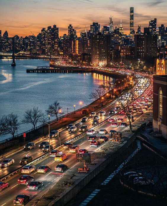 RashadaWrites's tweet photo. Evening Cityscape, New York City https://t.co/2MQZ5W48PF