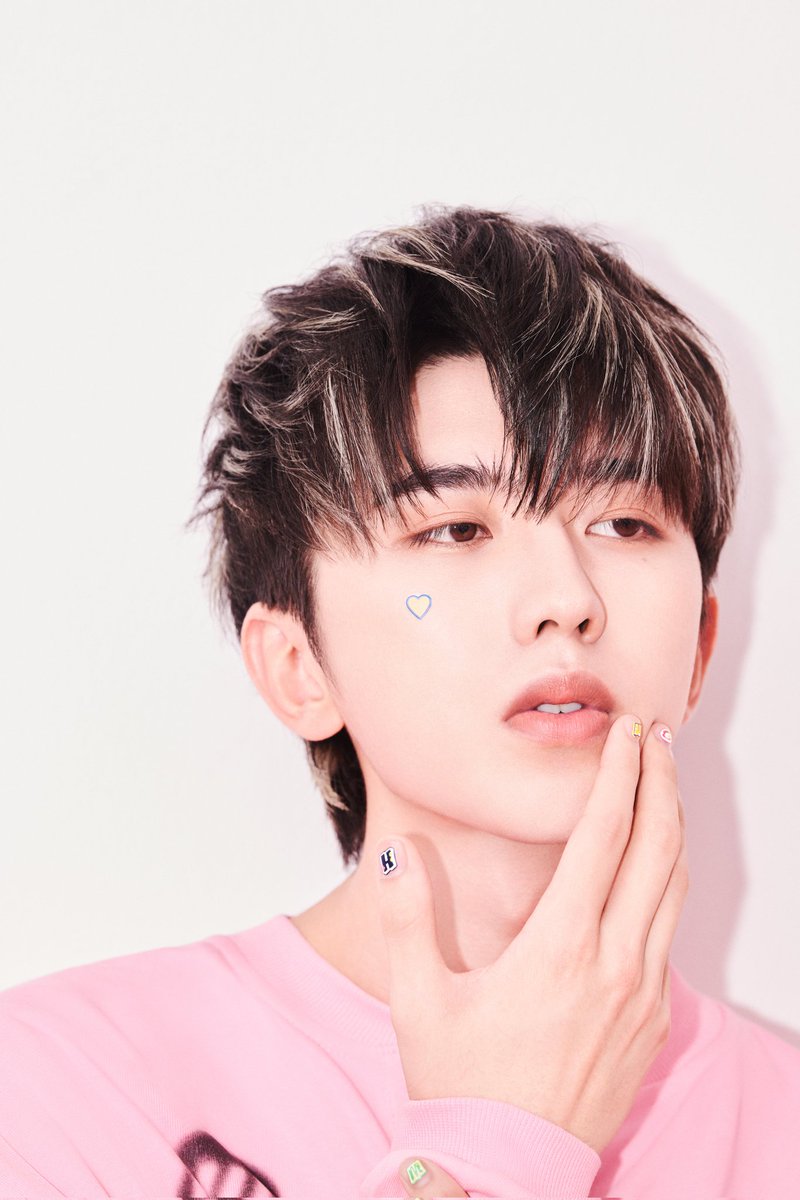 xukunarchive's tweet photo. happy birthday, superstar ♥ https://t.co/6Hp4ZXo6Ld