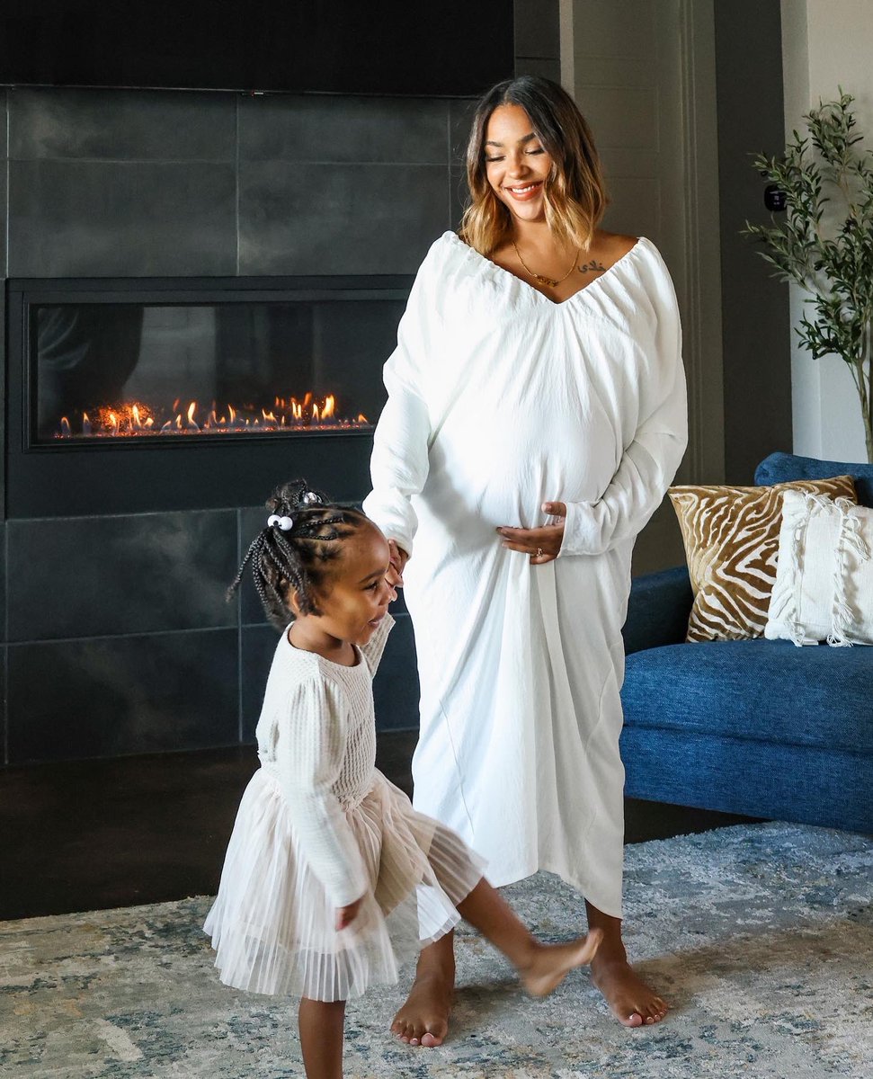 JadeGodbolt's tweet photo. #Motherhood changes you &amp; with each baby comes more #evolution 💕 #MamaJade https://t.co/SThuMfY3Dq