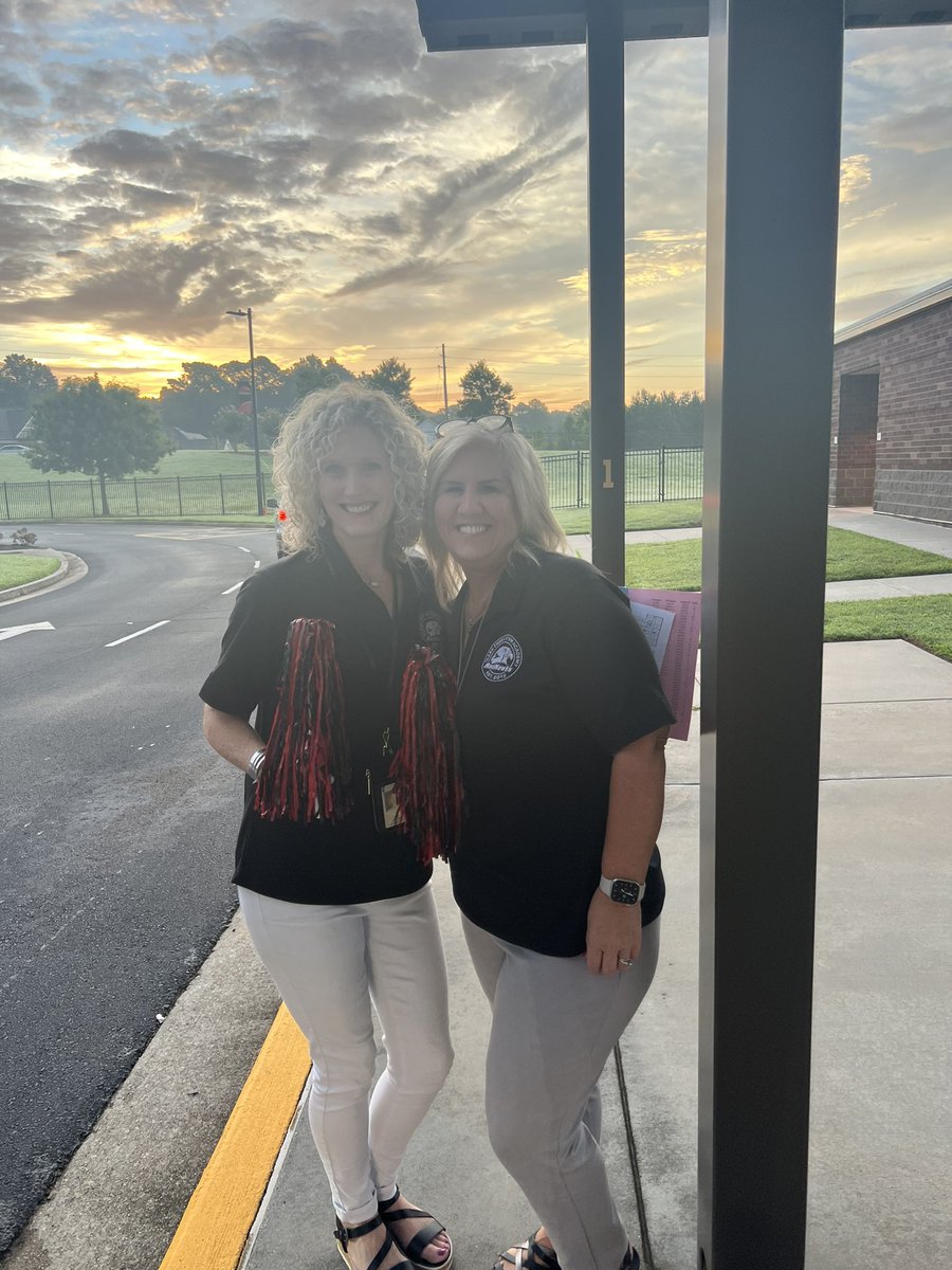Cheering on all the new Redhawks arriving at school this morning! <a href="/leah_johnsonsK/">Leah Johnson</a> <a href="/ClarkCreekSTEM/">Joey Moss</a> #CCSDfam
