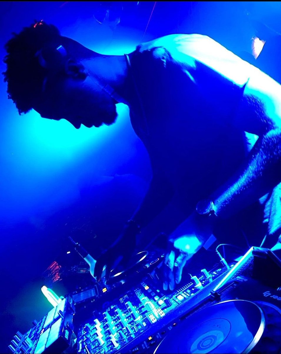 TheDjArray's tweet photo. I really don't stop. Let's keep it going...

That Dj silhouette hit real nice when you are locked in. 

@livea2 Thank you again for having me. Be back soon.

#goblue #djarray #arrayallday https://t.co/XW7HBZYzCG