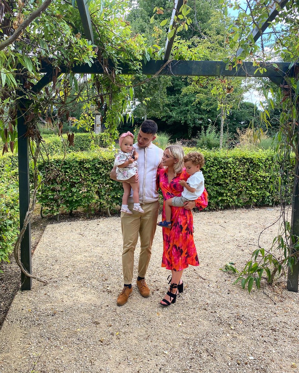 Let me treat these gorgeous people ! #pltcashprize 👨‍👩‍👧‍👦🙌🏻❤️🥰