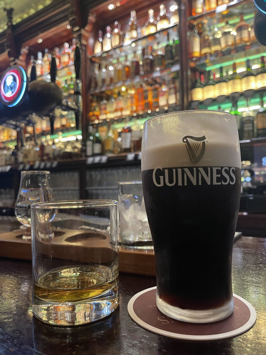 Bank holiday beverages at <a href="/Searsons_Bar/">Searsons Bar Dublin</a>. Creamy porter and a <a href="/KnappWhiskey/">Knappogue Whiskey</a> 16yr. 🥃