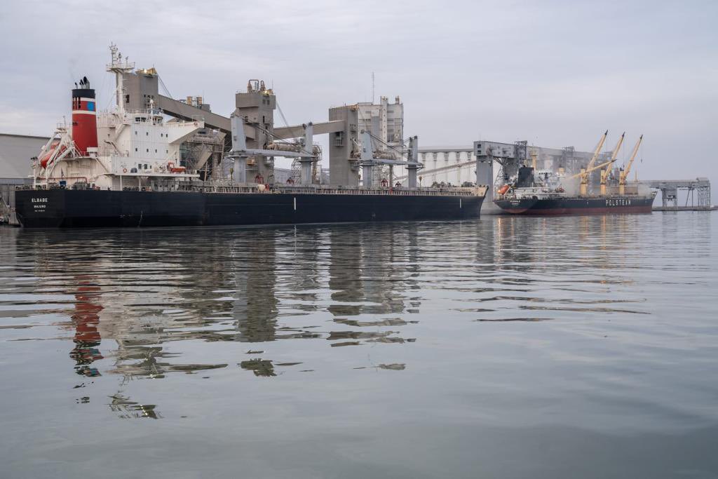🚢 Arrancó la primera semana de agosto y en el <a href="/ptobahiablanca/">Puerto Bahía Blanca</a> trabajamos a pleno.

Movilizamos más de 200.000 tons de granos y oleaginosas y 9.150 tons de fertilizantes 🌱

Nuestro #PuertoProductivo se consolida día a día como líder del desarrollo local y regional ¡Vamos! 💪🏻