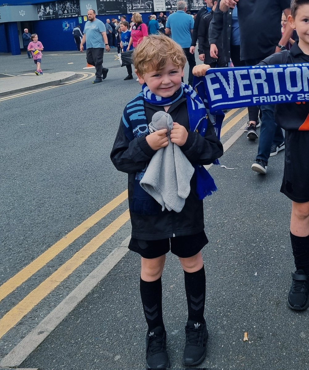 My little lad who has severe haemophilia left his teddy at Goodison on Fri & no one has been able to find it yet, it's been his comfort since he was tiny & even more now he's aware of his injections, pls can we keep eyes peeled & hopefully bring it home 🥺 @Everton