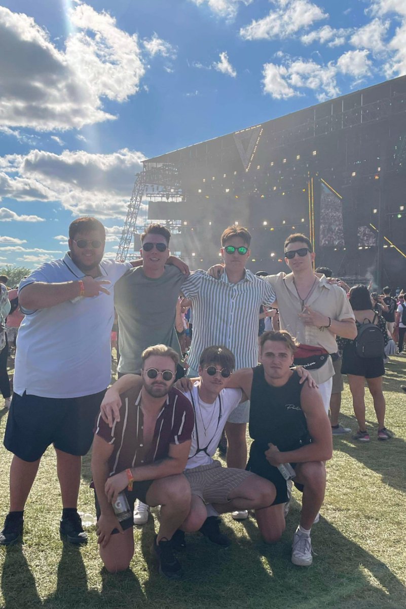 Another great weekend with the boys🙋🎉 #veld #toronto 

<a href="/KarmuhNhl/">Karmuh</a> <a href="/GrimNHL/">Bryan</a> @l_Deeks_l <a href="/mxtayer/">Tayerrrrr</a> <a href="/RocketNHL/">Ket</a> <a href="/Groulxz_/">Groulxz</a>