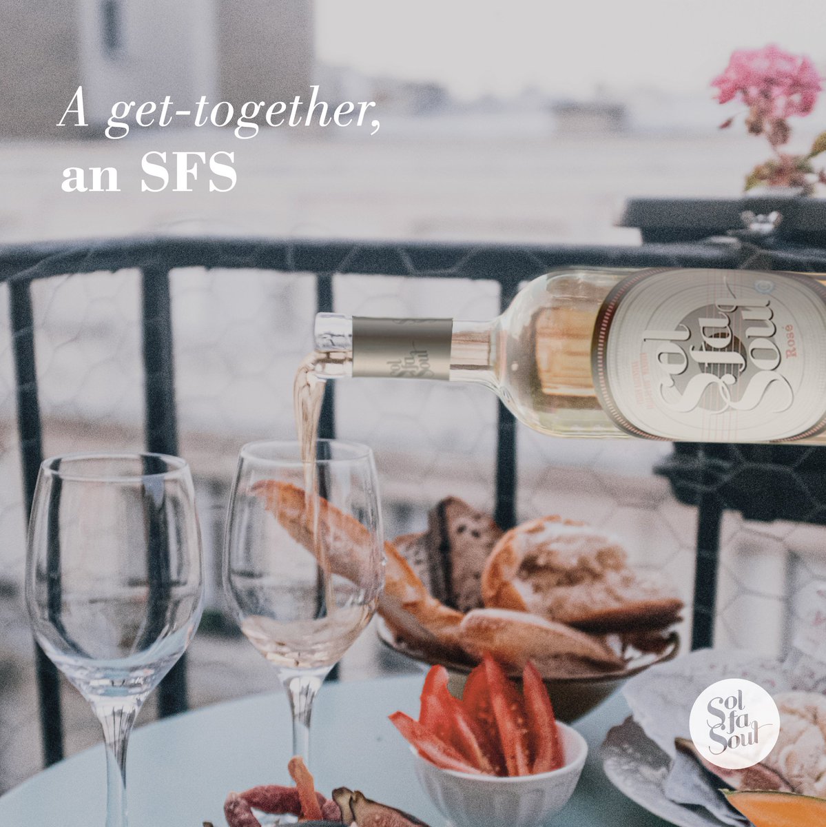 SolFaSoul's tweet image. For those tables that you share, where talks, good energy, and laughter come together in an unforgettable moment, one that you never want to end.
A get-together, an #SFS.🍷🙂
#solfasoul #Winestofeel #musictoFly #solfasoulwines #MondayMotivaton