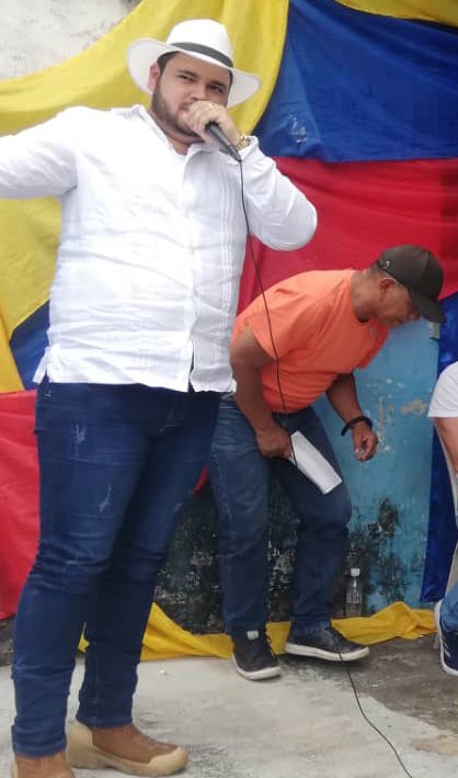 #1Ago ADECOS del Táchira vencen los obstáculos de la crisis política, para organizar nuestro partido, con mística y compromiso somos más fuertes para sembrar las esperanzas que el régimen y sus aliados han destruido.

Autoridades secciónales juramentan equipos en la zona sur👏🏻🏳️