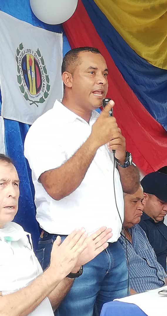 laidygomezf's tweet photo. #1Ago ADECOS del Táchira vencen los obstáculos de la crisis política, para organizar nuestro partido, con mística y compromiso somos más fuertes para sembrar las esperanzas que el régimen y sus aliados han destruido.

Autoridades secciónales juramentan equipos en la zona sur👏🏻🏳️ https://t.co/D6HCdIkpVO