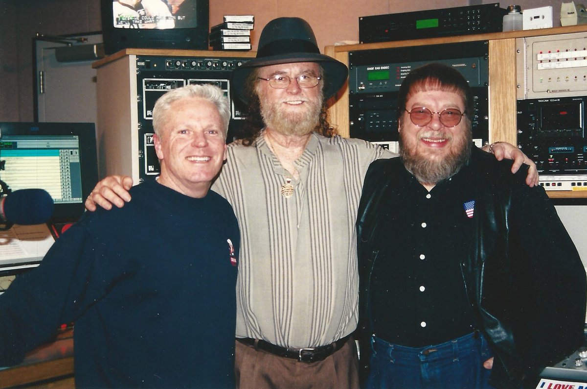 CassieJFox's tweet photo. #CountryMusic February 2001 #MondayMemories The Late Billy Block -Specialty Show Host #WSM The Late Razzy Bailey "Blue Eyed Country Soul Vocalist  &amp; Razzy's Bassist. Live Interview @ WSIX-FM Studio #Nashville #CassieJFoxPhotos #Alabama #RazzyBailey #BillyBlock #CazFoxMedia https://t.co/mgugha2Qrm