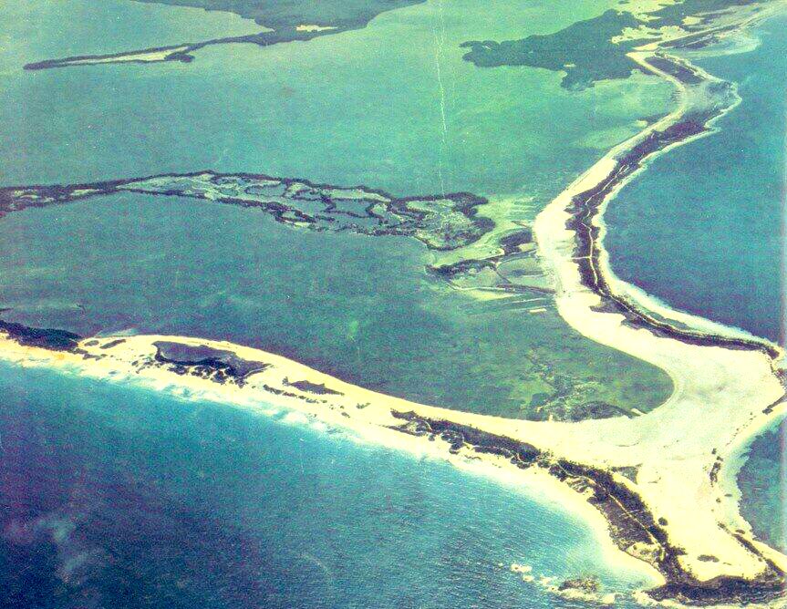 CarlosJoaquin's tweet photo. Cancún en 1970, así nació el gigante turístico de México. #OrgulloQuintanarroense 🇲🇽 https://t.co/hleOv4K2Vd
