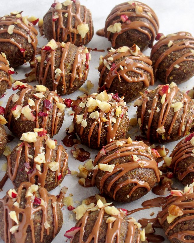 tinavesic's tweet photo. These little beauties are a fantastic way to satisfy your sweet tooth. 
Roasted carob powder is naturally lightly sweet, and pairs perfectly with tangy oranges, cinnamon, and earthy walnuts. 

https://t.co/oxKS2vdaCr https://t.co/4nppVgH258